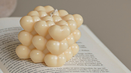 Cómo crear un ritual sensorial en casa con velas decorativas