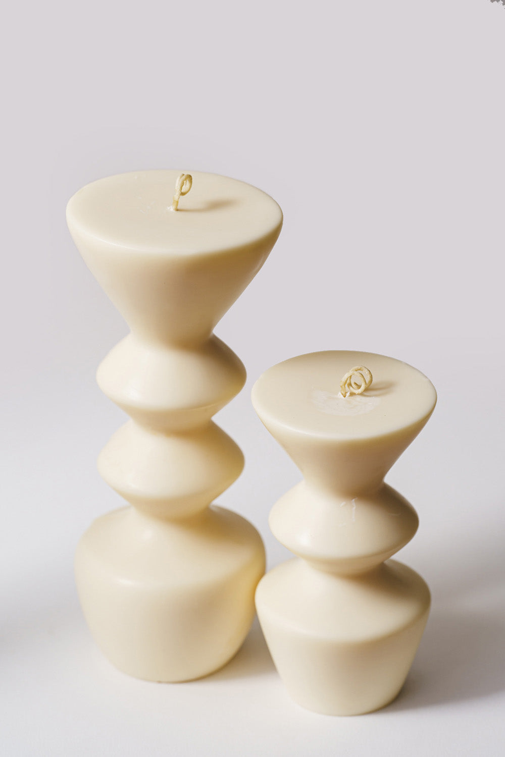 Unas velas con líneas suaves y un diseño minimalista que elevan cualquier espacio sin esfuerzo.