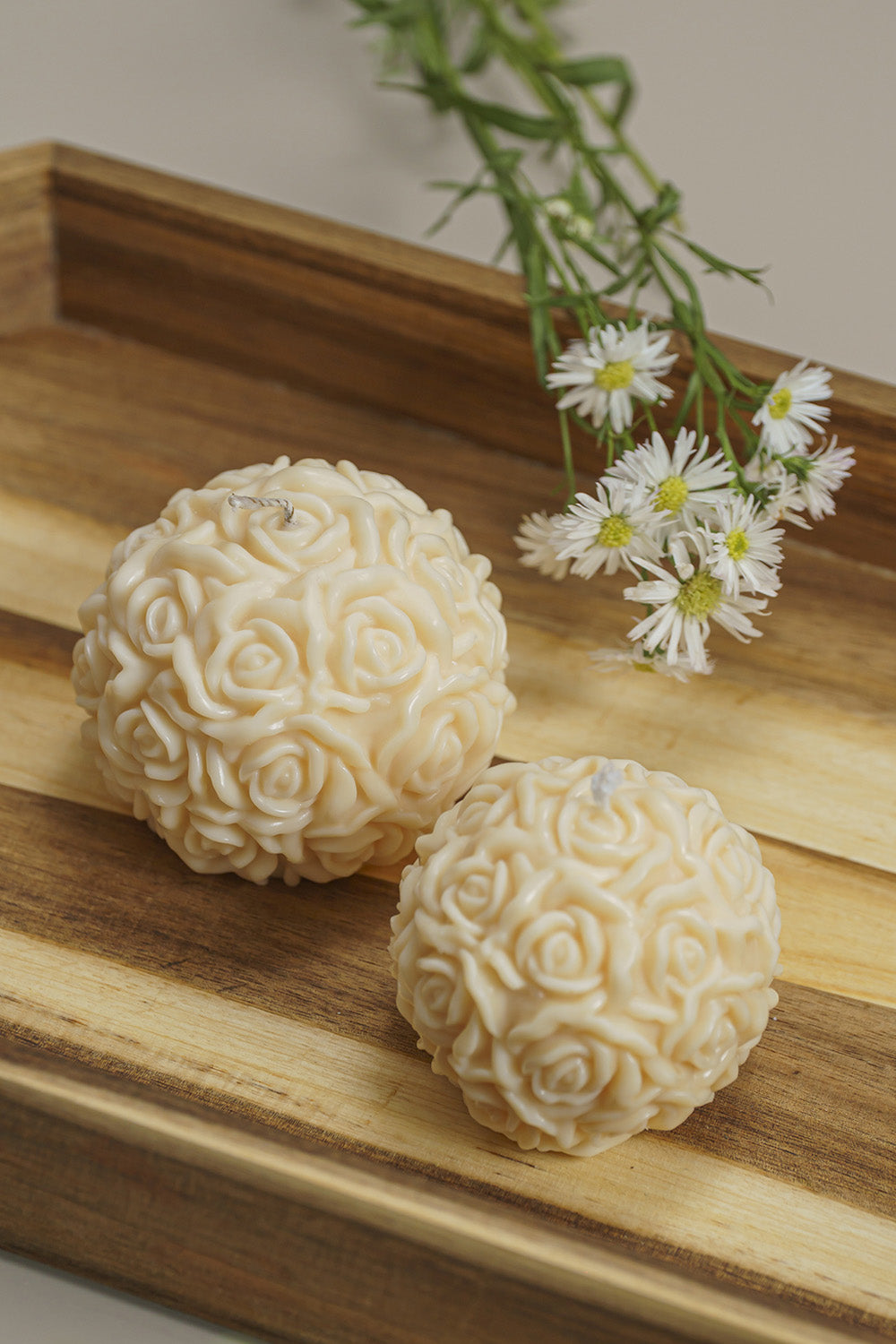 Velas decorativas con un diseño delicado y un aire romántico que las hacen ideal para celebraciones, detalles femeninos y momentos para atesorar.