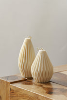 Dúo de velas decorativas, perfectas para un regalo o para crear una composición balanceada y elegante.