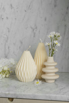 Dúo de velas decorativas, perfectas para un regalo o para crear una composición balanceada y elegante.