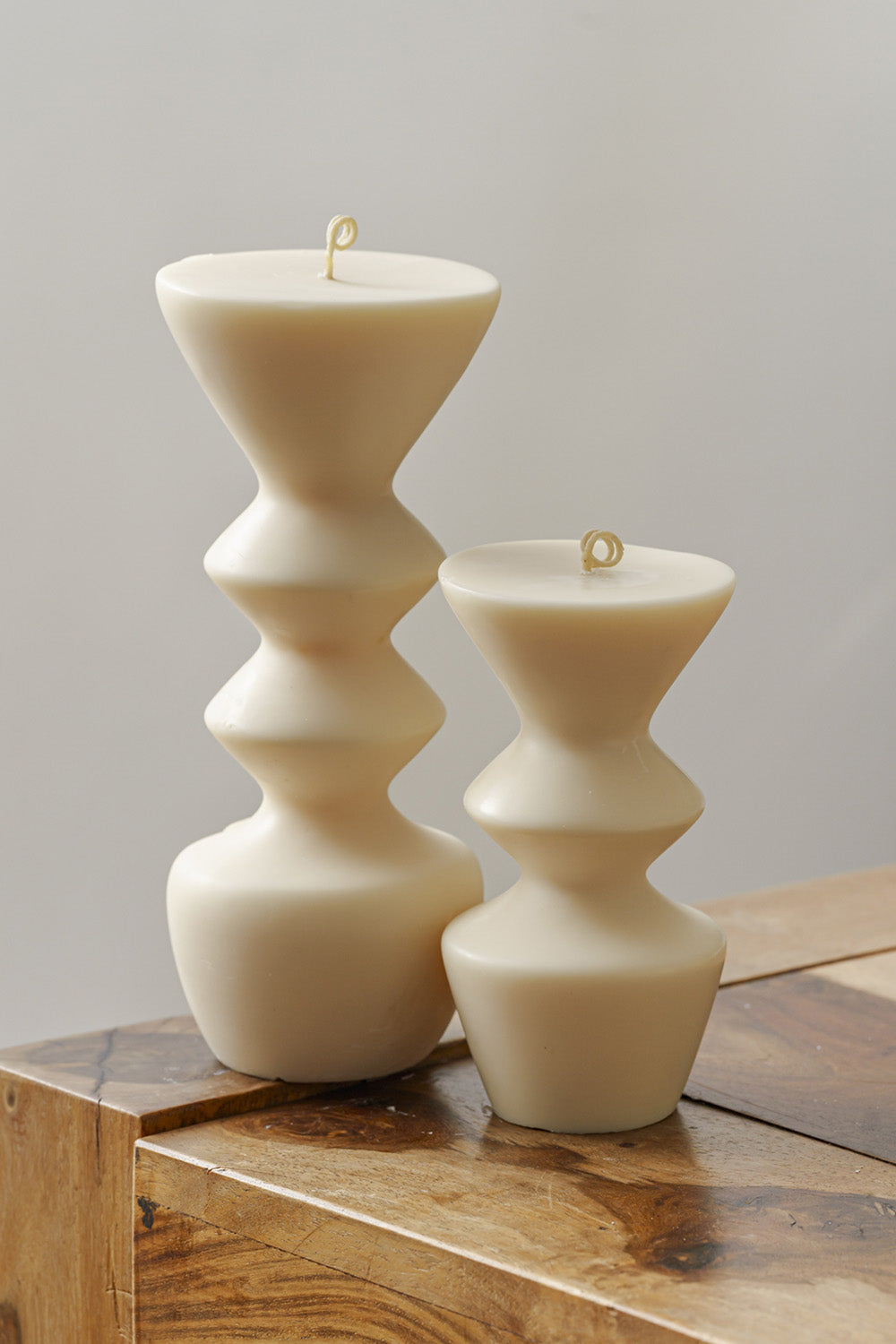 Unas velas con líneas suaves y un diseño minimalista que elevan cualquier espacio sin esfuerzo. 