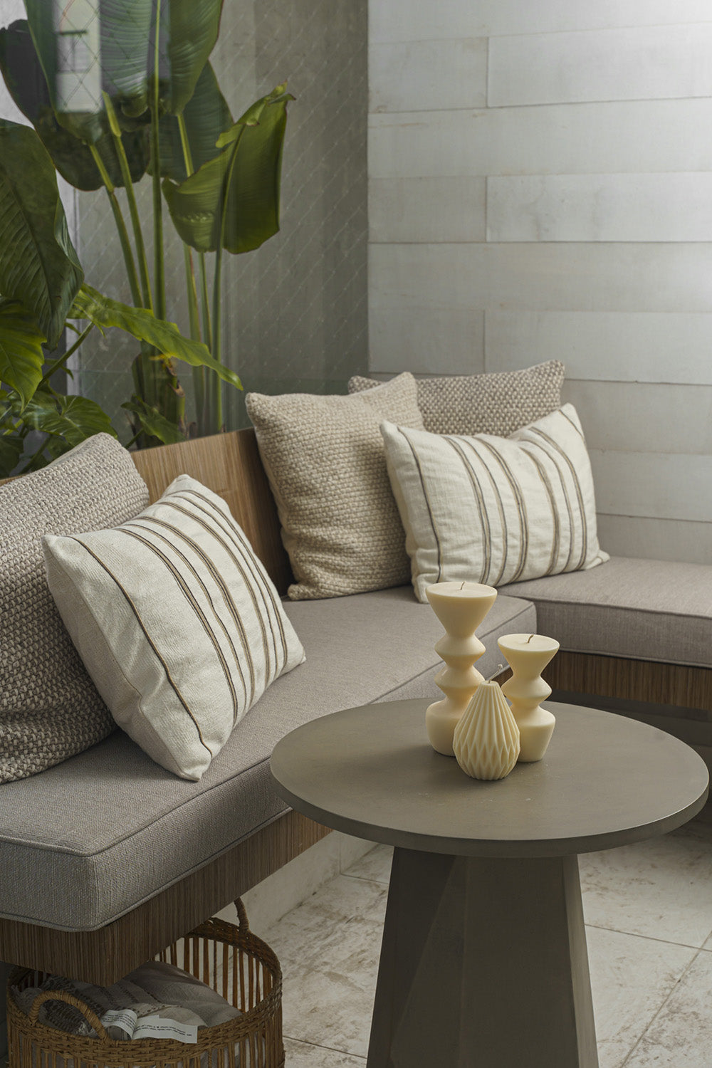 Unas velas con líneas suaves y un diseño minimalista que elevan cualquier espacio sin esfuerzo. 