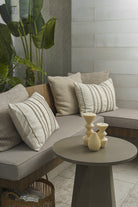 Unas velas con líneas suaves y un diseño minimalista que elevan cualquier espacio sin esfuerzo. 