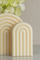 Velas decorativas con formas inspiradas en flores silvestres, ideal como detalles decorativos en espacios íntimos