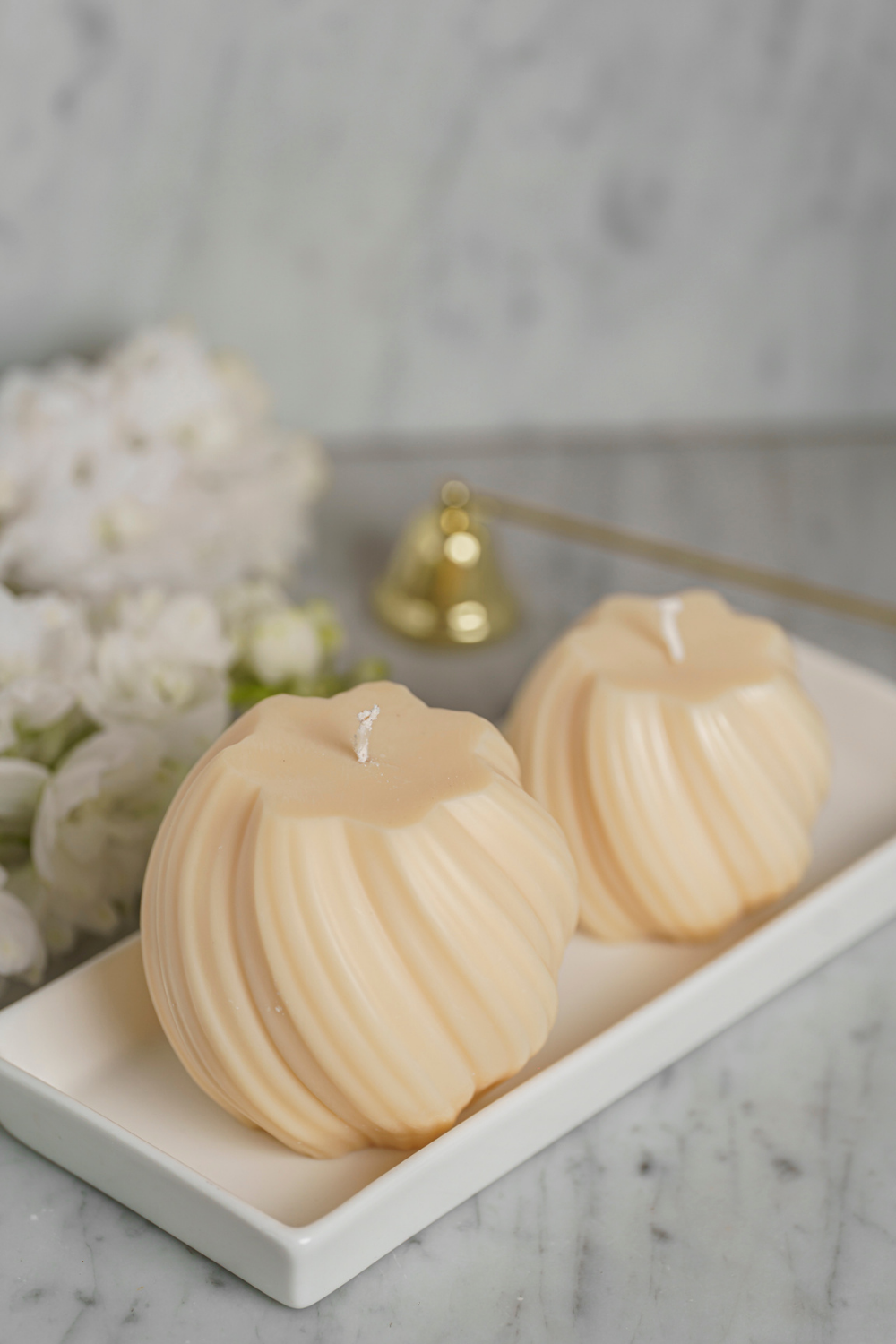 Luma es pura dulzura. Sus formas suaves la convierten en una vela encantadora, perfecta para ambientes románticos o minimalistas.